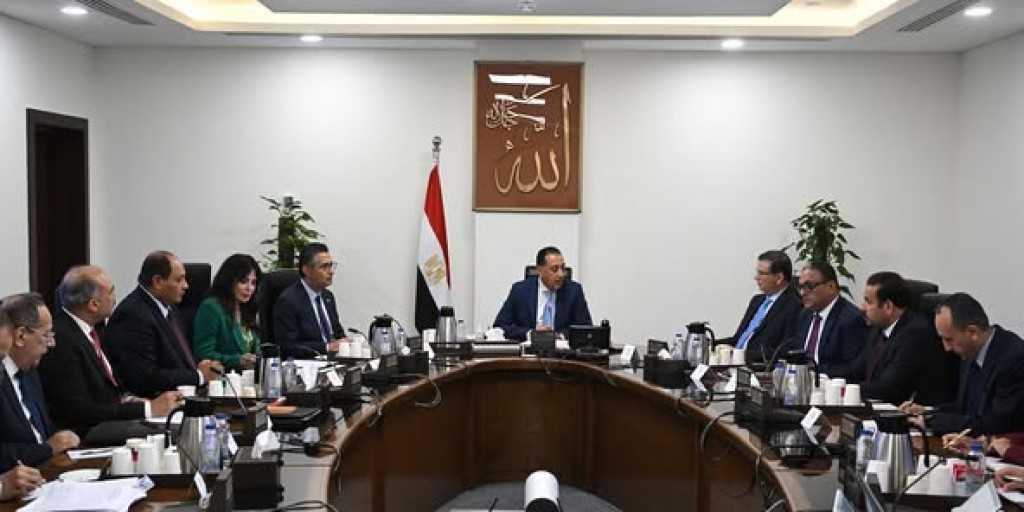 رئيس الوزراء يستعرض مع رئيس الهيئة الوطنية للصحافة عددا من الموضوعات والملفات