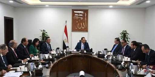 رئيس الوزراء يستعرض مع رئيس الهيئة الوطنية للصحافة عددا من الموضوعات والملفات