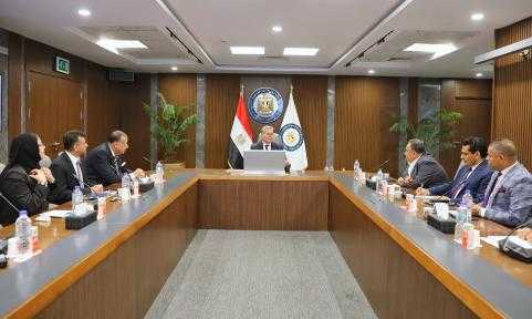 وزير البترول والثروة المعدنية يلتقي مجموعة من الكُتاب الصحفيين وخبراء الاقتصاد والطاقة