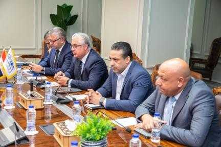 رئيس اقتصادية قناة السويس يستقبل وفدًا تجاريًا صينيًا رفيع المستوى