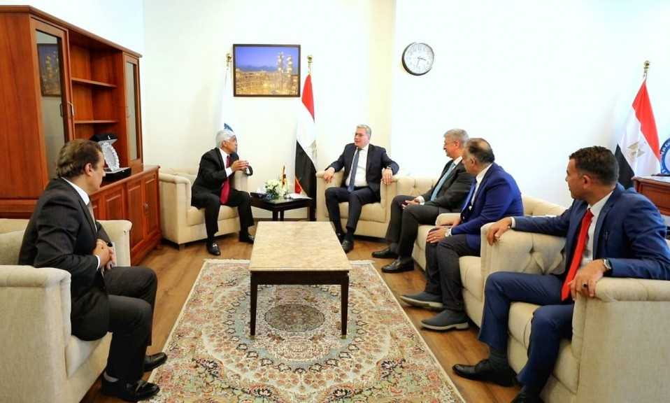 وزير البترول يلتقي رئيس مجلس إدارة الشركة العالمية لصناعة المواسير