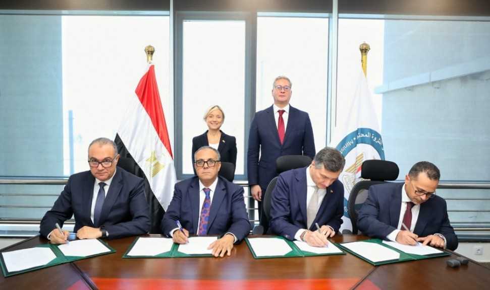 البترول توقع اتفاقية تحفيزية جديدة مع شركتي ”إيني”  و”بي بي” لتعظيم الإنتاج