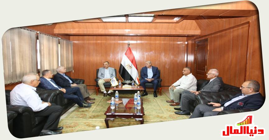 وزيرقطاع الأعمال في الغربية