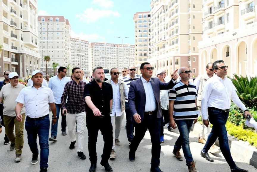 وزير الإسكان يتفقد مباني ” صواري بالإسكندرية