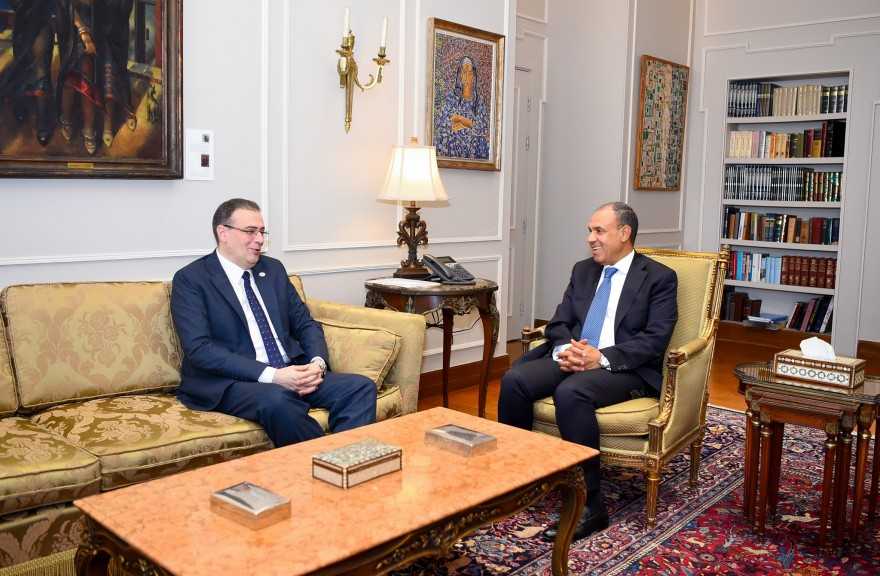 تعاون بين الخارجية والمركزي للتنظيم والإدارة في مجالي التدريب والإصلاح الإداري