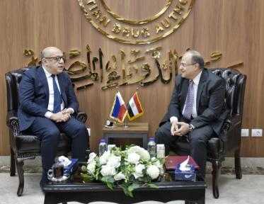 رئيس هيئة الدواء المصرية يستقبل سفير الفلبين لبحث تعزيز التعاون المشترك وتنظيم تداول المستحضرات الطبية بين البلدين