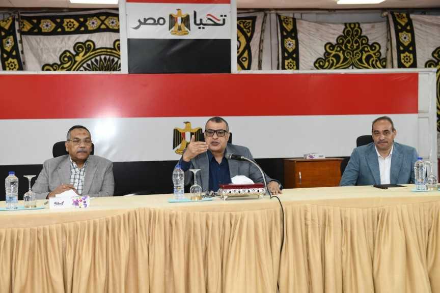 وزير الدولة للإنتاج الحربي يجتمع مع العاملين بشركة حلوان للمسبوكات (مصنع 9 الحربي)