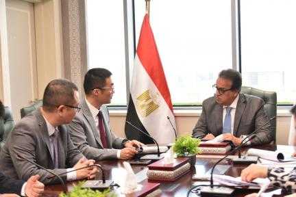 نائب رئيس مجلس الوزراء وزير الصحة يبحث مع رئيس «هواوي» العالمية تعزيز التعاون في الذكاء الاصطناعي والتحول الرقمي
