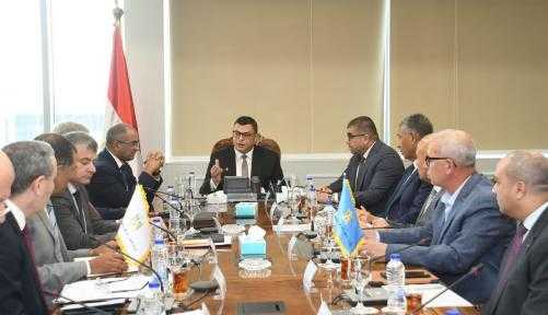 وزير الإسكان يتابع موقف التغذية الكهربائية لمحطات مياه الشرب والصرف الصحي بالمدن الجديدة والمحافظات