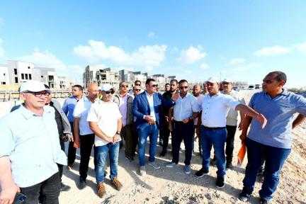وزير الإسكان يتفقد مشروع بحيرات ”نيو مارينا” و”البوغاز” والفيلات والشاليهات بمارينا ٨