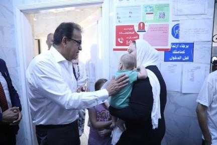 وزير الصحة يتفقد مركز صحة أسرة ”الريحان” بالشروق.. ويستجيب لشكوى ميدانية من المواطنين بزيارة مركز طبي ”70”