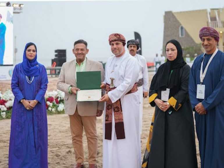 إطلاق برنامج ”الإقامة الذهبية” للمستثمرين ومبادرة ”الشركات المجيدة” فى سلطنة عُمان
