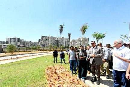 وزير الإسكان يتفقد سير العمل بالمشروع السكني ”جنة 4” بمدينة الشيخ زايد