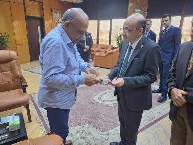 وزير الكهرباء يتابع مستجدات  توطين صناعة بطاريات أيون الليثيوم والخلايا الكهروضوئية