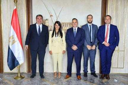 وزيرة التخطيط والتنمية الاقتصادية تلتقي وفد مؤسسة ستاندارد آند بورز الدولية للتصنيف الائتماني