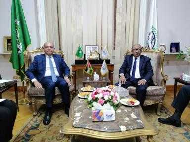 أمين عام الوحدة الاقتصادية يستقبل السفير الأردني في القاهرة