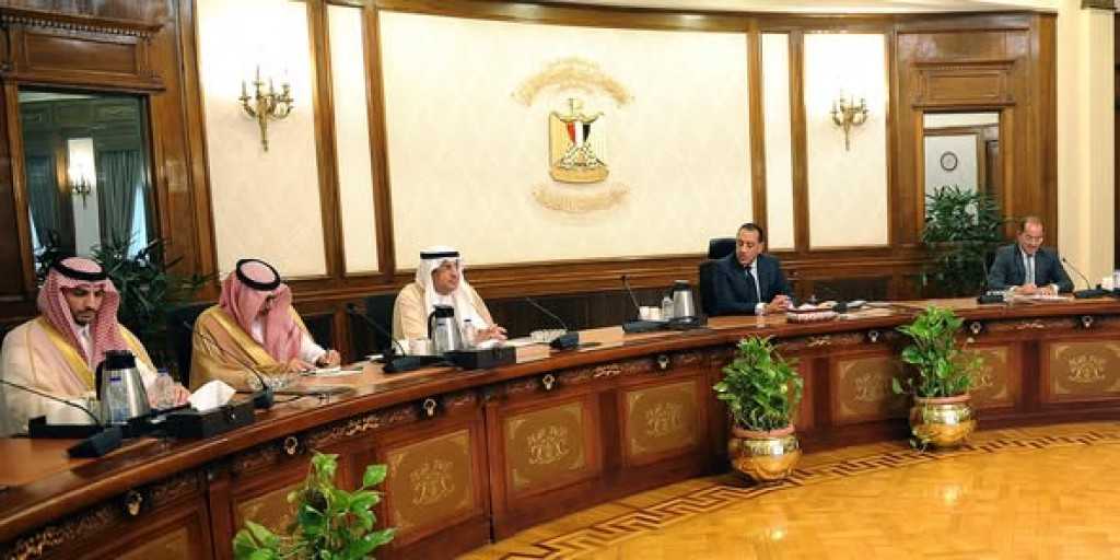رئيس الوزراء يناقش مع وزير الدولة السعودي حزمة استثمارات سعودية في مصر