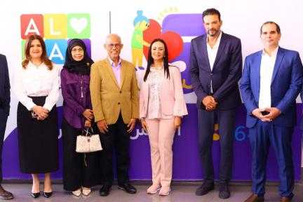 أيمن عباس يستقبل الدكتورة« مايا مرسي» خلال اصطحبها لوزير الأسرة السنغافوري في زيارة لـ «مستشفى الناس »