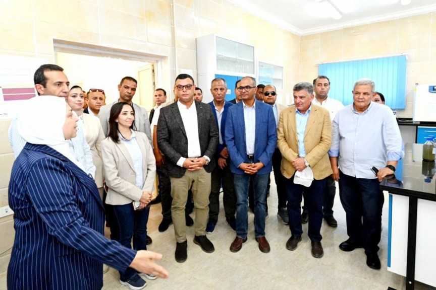 وزير الإسكان ومحافظ البحيرة يفتتحان محطة معالجة الصرف الصحي بمركز بدر
