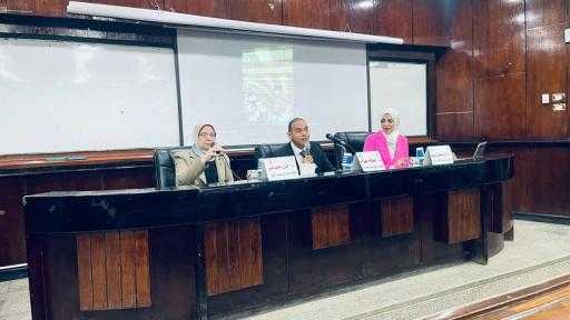 ندو تثقيفية لرئيس البورصة المصرية بكلية الاقتصاد والعلوم السياسية