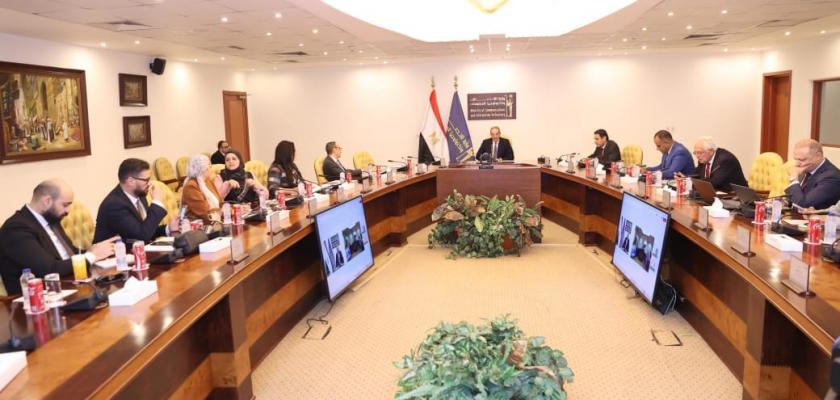 عمرو طلعت يجتمع بأعضاء لجنة حماية حقوق مستخدمى الاتصالات