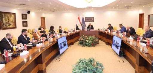 عمرو طلعت يجتمع بأعضاء لجنة حماية حقوق مستخدمى الاتصالات