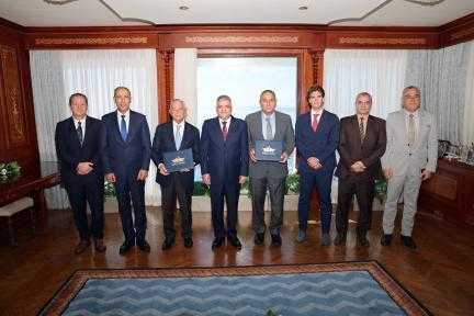 Signing of a contract between the Egyptian Locomotive Building Factory and the Italian NERI Group for the sale of two 90-ton tugs