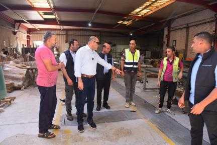 وزير العمل يقود حملة تفتيشية عل مصانع العاشر... وزير العمل يقود حملة تفتيشية عل مصانع العاشر من رمضان