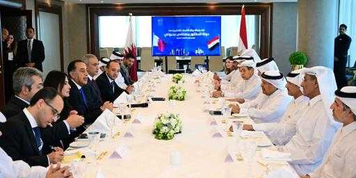 مدبولي يوجه الدعوة لرجال الأعمال والمستثمرين القطريين لزيادة حجم استثماراتهم فى مصر