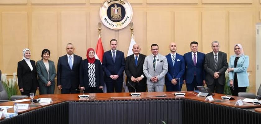 ”القاهرة للاستثمار” و”شركة ليوني مصر” يتعاقدان على إقامة مجمع صناعي لإنتاج الضفائر والكابلات الكهربائية