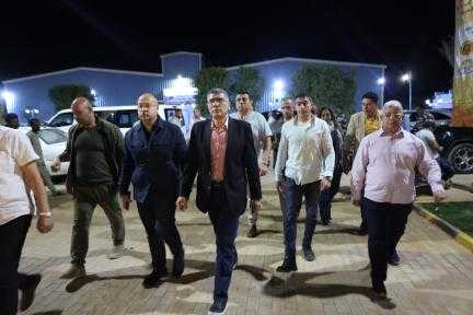 النجار يتفقد الاستعدادات لانطلاق المهرجان الدولي الثامن... النجار يتفقد الاستعدادات لانطلاق المهرجان الدولي الثامن للتمور بالواحات البحرية