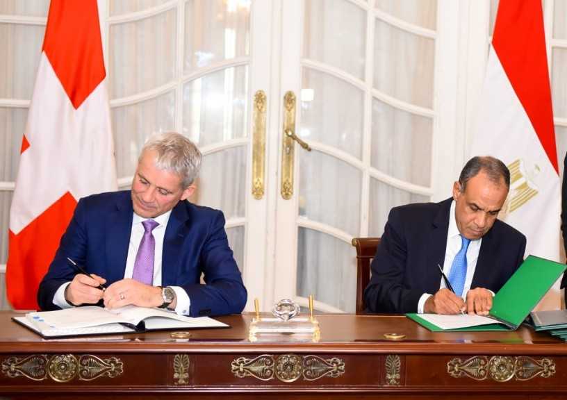 وزير الخارجية يعقد مشاورات مع وزير العدل والشرطة السويسري