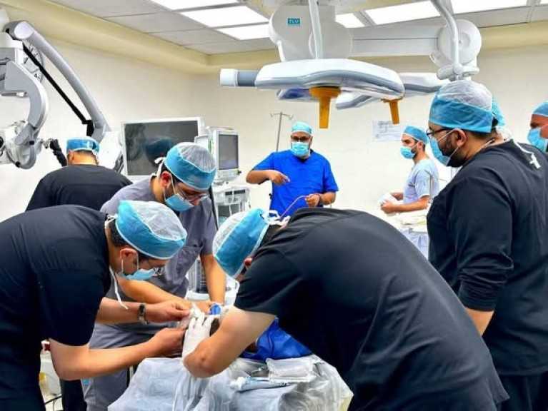 أبطال الروب الأبيض بالتأمين  الصحي يجرون   800 ألف عملية جراحية من خلال 43 مستشفى