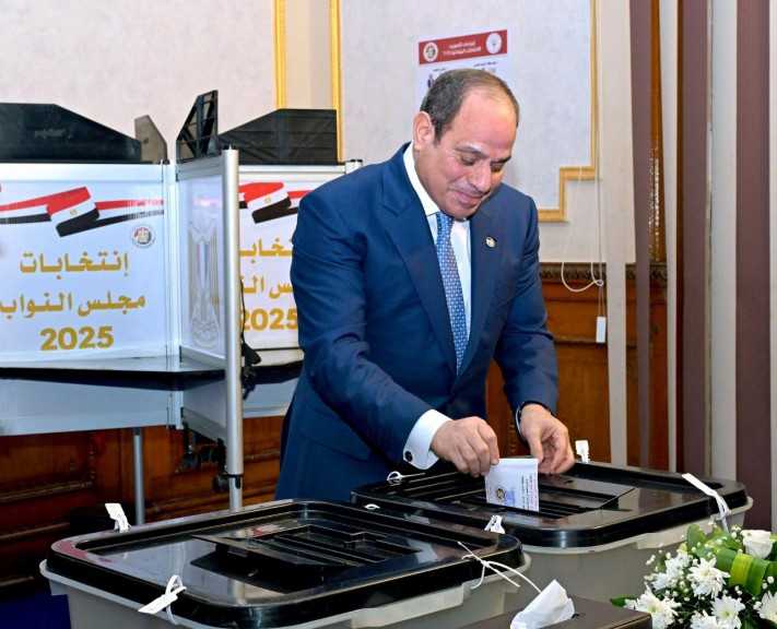 الرئيس عبد الفتاح السيسي يدلي بصوته في  انتخابات مجلس النواب لعام ٢٠٢٥