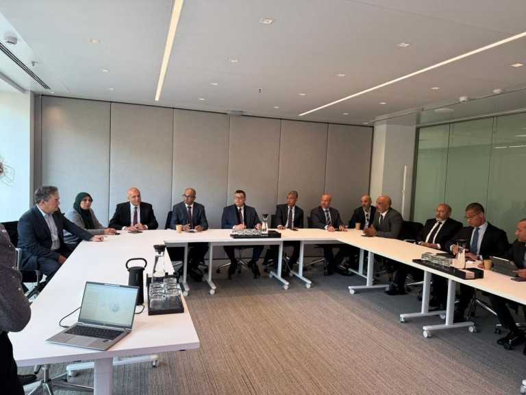 وزير الإسكان يبحث تعزيز التعاون مع «أكسيونا» الإسبانية في مشروعات المياه والتحلية