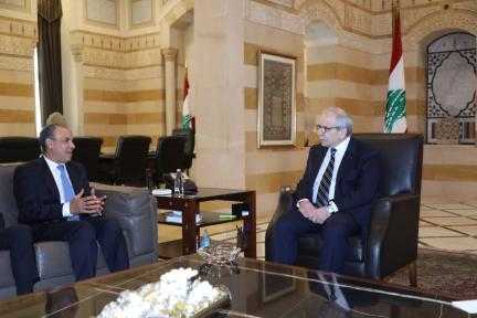 وزير الخارجية يلتقي رئيس مجلس الوزراء اللبناني في بيروت