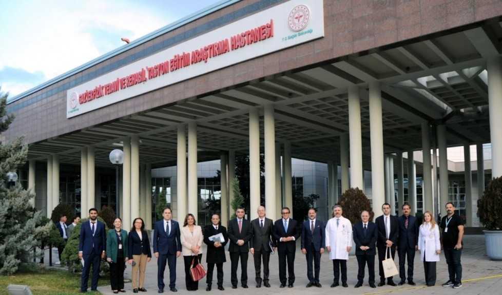 رئيس هيئة الدواء المصرية يشارك في المؤتمر الطبي العالمي الـ11 بتركيا لتعزيز التصنيع الدوائي وتطوير التكنولوجيا الصحية