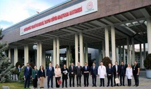 رئيس هيئة الدواء المصرية يشارك في المؤتمر الطبي العالمي الـ11 بتركيا لتعزيز التصنيع الدوائي وتطوير التكنولوجيا الصحية