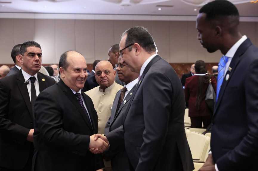 محمد شيمي  يلتقي الوزير الأول للجمهورية الجزائرية على هامش المؤتمر الوزاري الأفريقي للأدوية