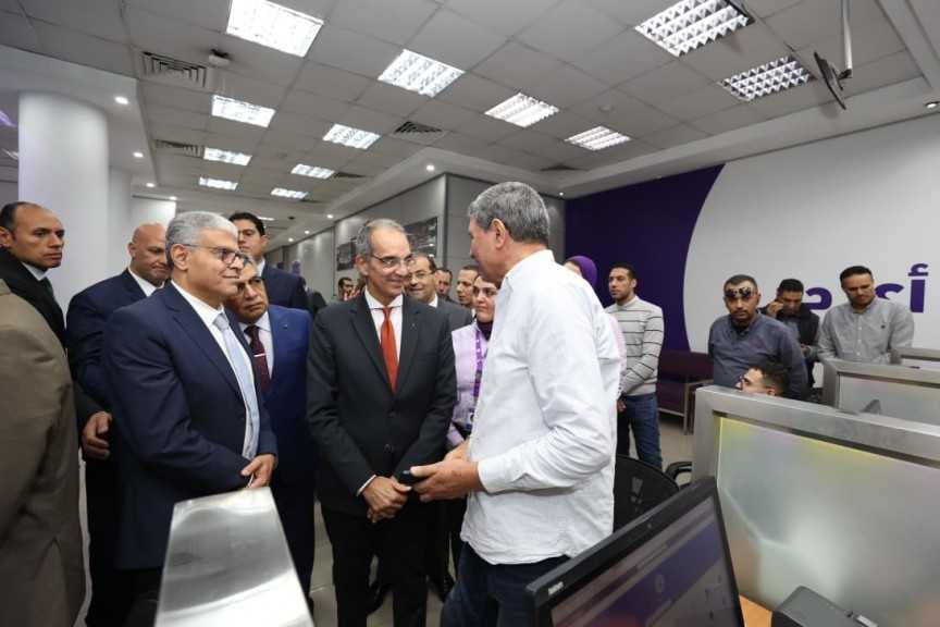 وزير الاتصالات يفتتح مكتب بريد المنصورة الرئيسي بعد تطويره وتزويده بأحدث الأنظمة والحلول التكنولوجية