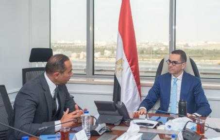 وزير الاستثمار والتجارة الخارجية يبحث مع مجموعة ”أبو غالي موتورز” خطط توطين صناعة الدراجات النارية في مصر