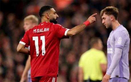 استقبال جماهيري كبير للأسطورة كرة القدم العالمي محمد... استقبال جماهيري كبير للأسطورة كرة القدم العالمي محمد صلاح في مبارة ليفربول وبرايتون