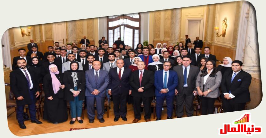 وزير الخارجية -طلبة كلية السياسة والاقتصاد -جامعة بني سويف