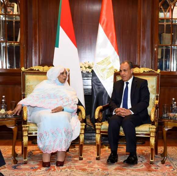 وزير الخارجية يلتقي وزيرة شئون مجلس الوزراء السوداني