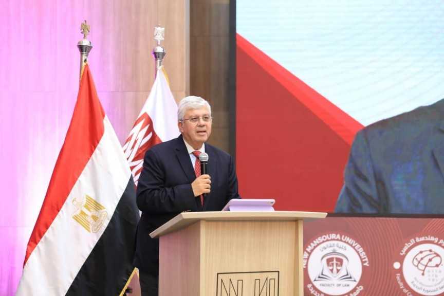 وزير التعليم العالي ومحافظ الدقهلية يشهدان حفل تخريج أول دفعة من خريجي جامعة المنصورة الجديدة الأهلية