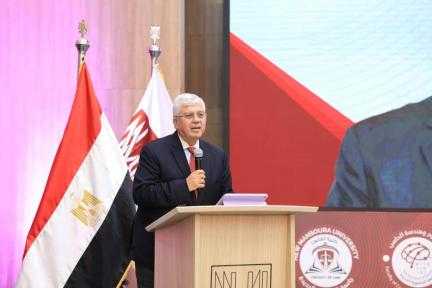 وزير التعليم العالي ومحافظ الدقهلية يشهدان حفل تخريج... وزير التعليم العالي ومحافظ الدقهلية يشهدان حفل تخريج أول دفعة من خريجي جامعة المنصورة الجديدة الأهلية