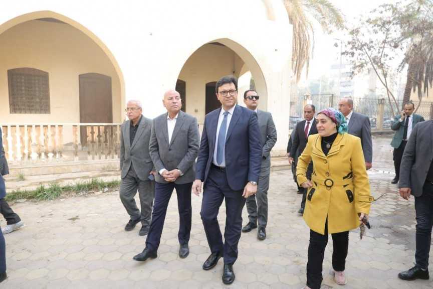 جولة مفاجئة لوزير الثقافة ومحافظ القاهرة بقصر ثقافة عين حلوان للوقوف على أوضاع القصر وخطط تطويره العاجلة