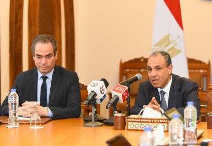 وزير الخارجية يستقبل رئيس الهيئة الوطنية للاعلام ومذيعي التليفزيون المصري