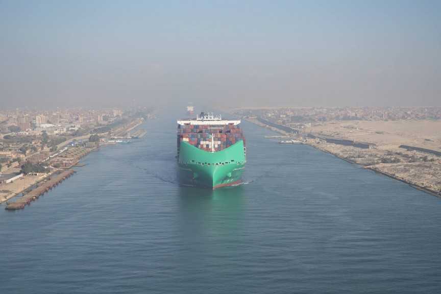 قناة السويس تشهد عبور سفينة الحاويات العملاقة CMA CGM JACQUES SAADE إحدى أكبر سفن الحاويات في العالم