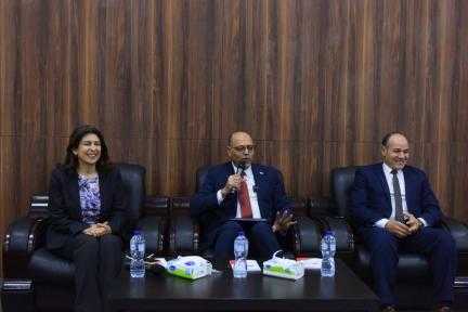 وزير العمل يُسلِّم 20 عقد عمل لذوي الهمم.. ويُطلق ندوة توعوية بشأن «قانون العمل الجديد»، بمشاركة ممثلي شركات القطاع الخاص.